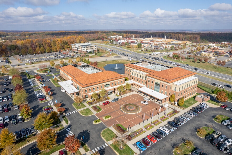 601 Watkins Centre Pky, Midlothian, VA for lease - Building Photo - Image 2 of 6