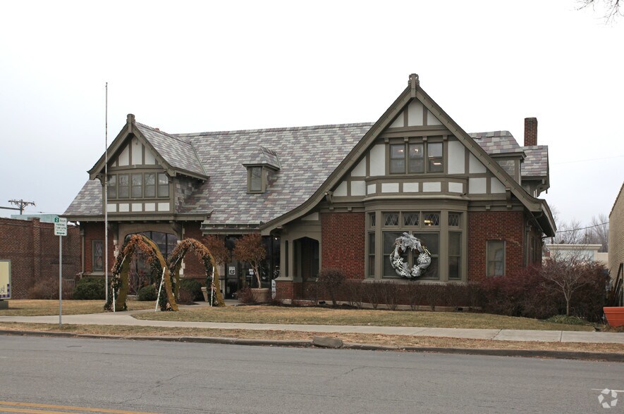 22 W 63rd St, Kansas City, MO à louer - Photo du bâtiment - Image 1 de 3
