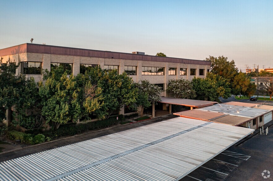 480 N Sam Houston Pky E, Houston, TX à louer - Photo du bâtiment - Image 3 de 12