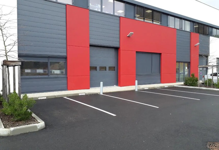 Office in Dardilly for lease - Building Photo - Image 2 of 4