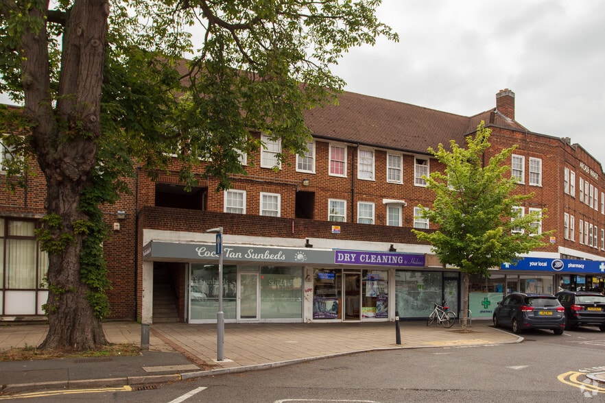 1-6 Elm Rd, Chessington for sale - Primary Photo - Image 1 of 1
