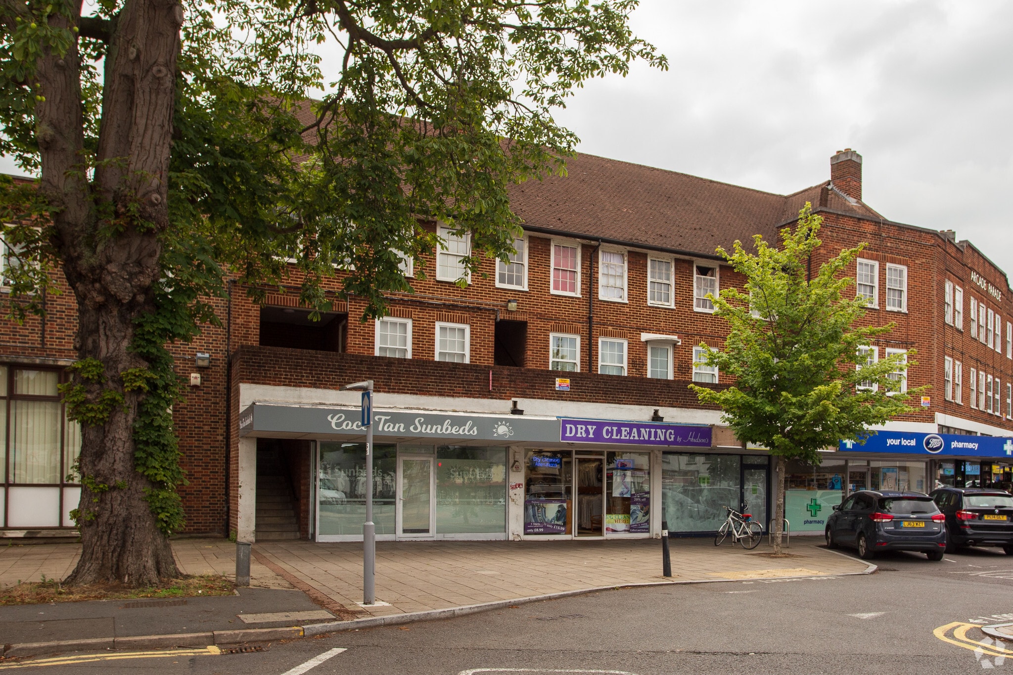 1-6 Elm Rd, Chessington for sale Primary Photo- Image 1 of 1