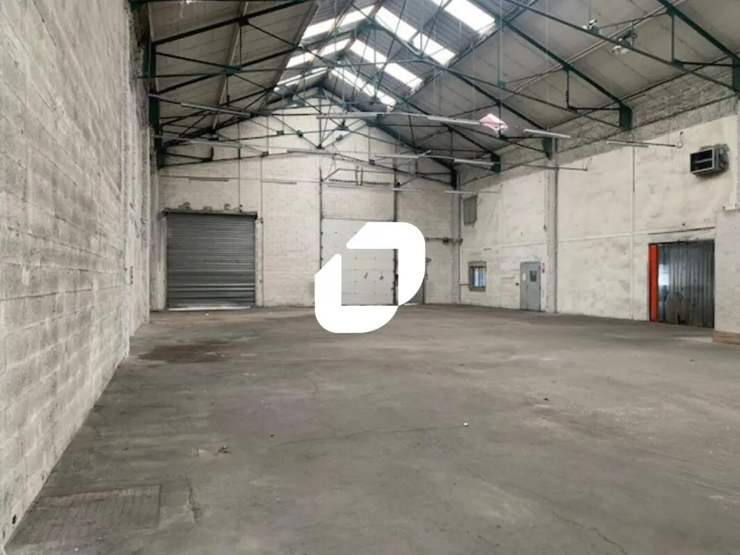 Flex in Lyon for lease Building Photo- Image 1 of 8