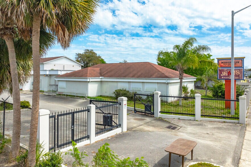 831 Ridgewood Ave, Daytona Beach, FL à louer - Photo principale - Image 1 de 9