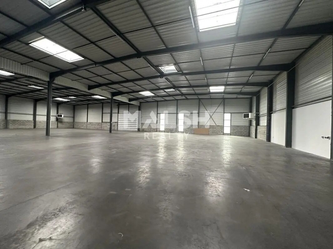 Office in Saint-Priest for lease Interior Photo- Image 1 of 13