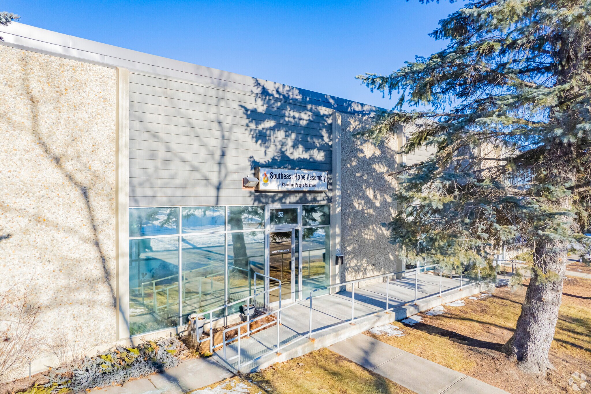 516-530 60th Ave SE, Calgary, AB for sale Primary Photo- Image 1 of 1