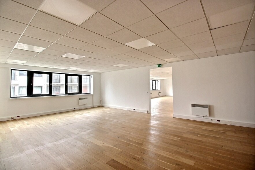 Office in Paris for lease - Interior Photo - Image 3 of 6