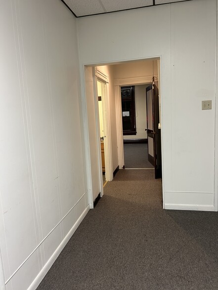 212 N Chestnut St, Scottdale, PA à louer - Photo du bâtiment - Image 3 de 6