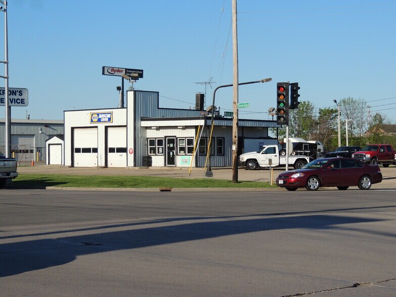 1108 Main St, Neenah, WI à vendre - Photo du bâtiment - Image 2 de 14