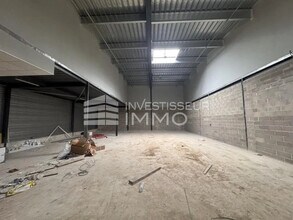 Flex dans Villeneuve-sous-Dammartin à louer Photo du bâtiment- Image 2 de 3