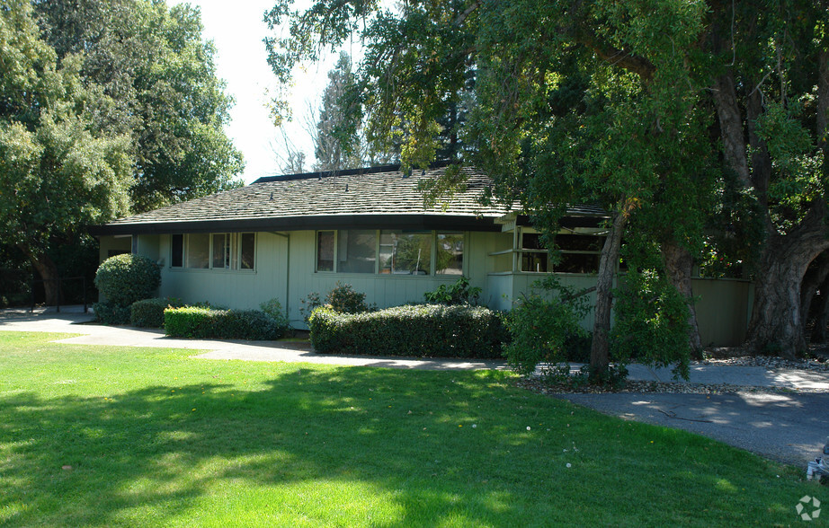 730 Altos Oaks Dr, Los Altos, CA à vendre - Photo principale - Image 1 de 1