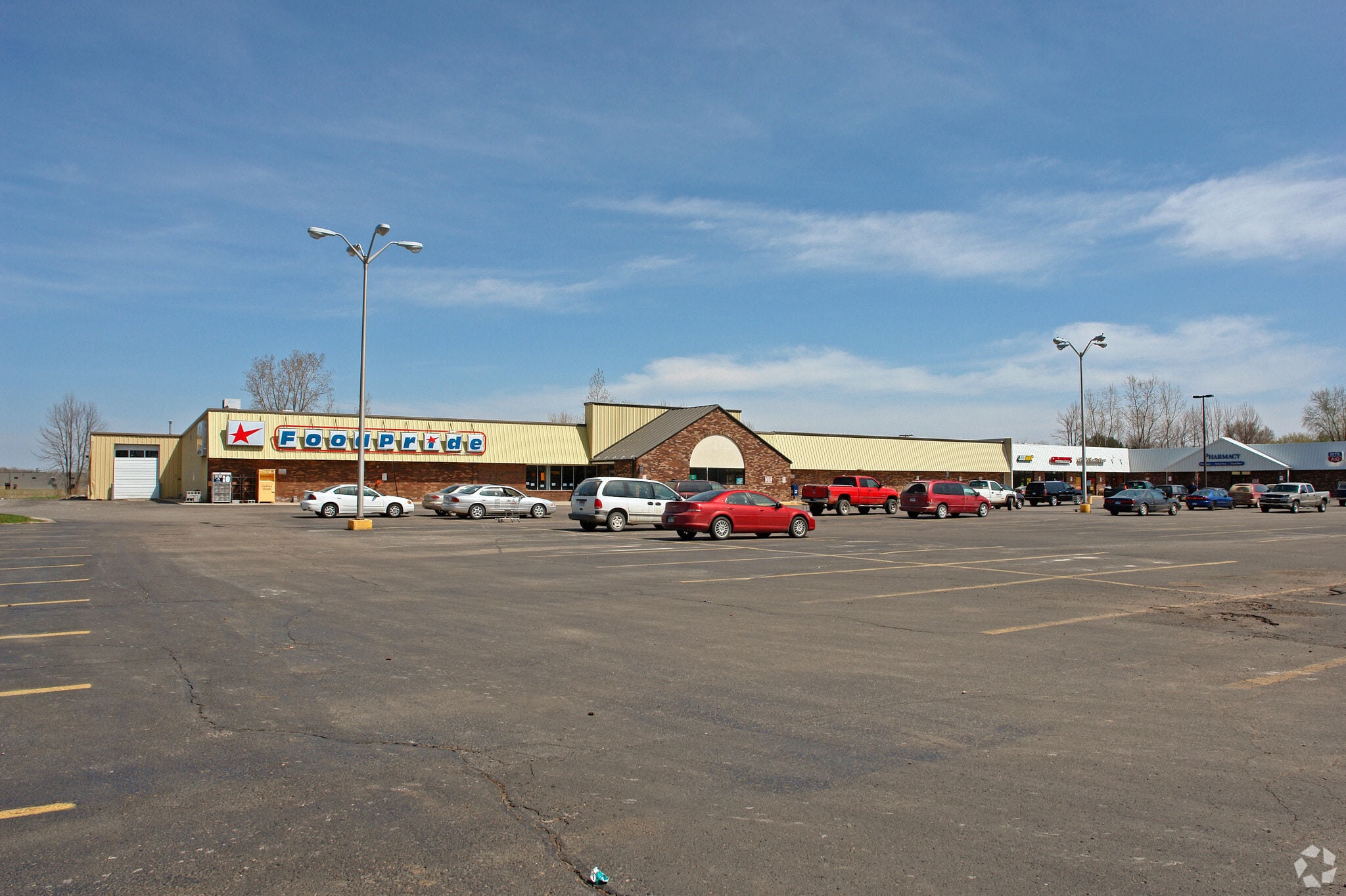 860-888 N Van Dyke Rd, Almont, MI for lease Primary Photo- Image 1 of 3