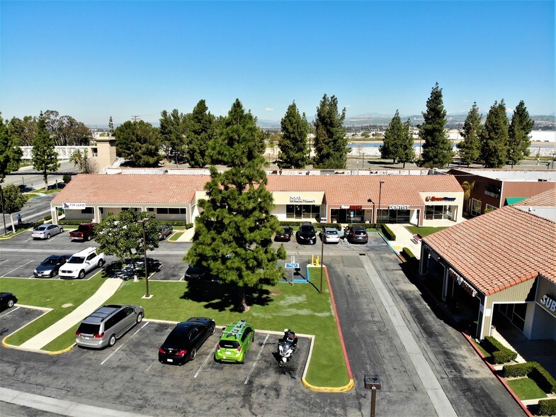 408-444 S Lakeview Ave, Anaheim Hills, CA à louer - Photo du bâtiment - Image 3 de 14