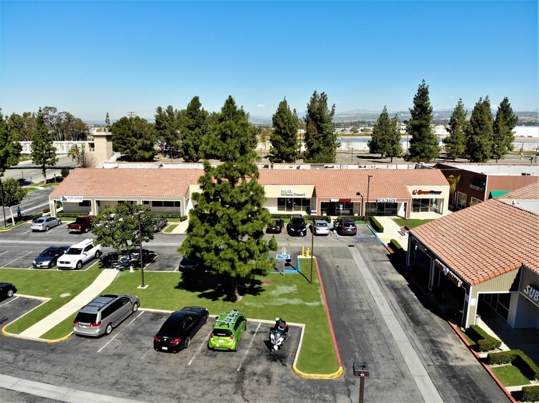 408-444 S Lakeview Ave, Anaheim Hills, CA à louer - Photo du bâtiment - Image 3 de 14