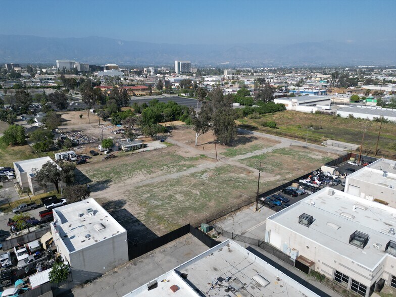 451 S Berkeley Ave, San Bernardino, CA à louer - Photo du bâtiment - Image 2 de 8