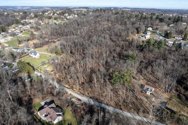 373 Lakeview Dr, Washington, PA for sale - Building Photo - Image 2 of 18