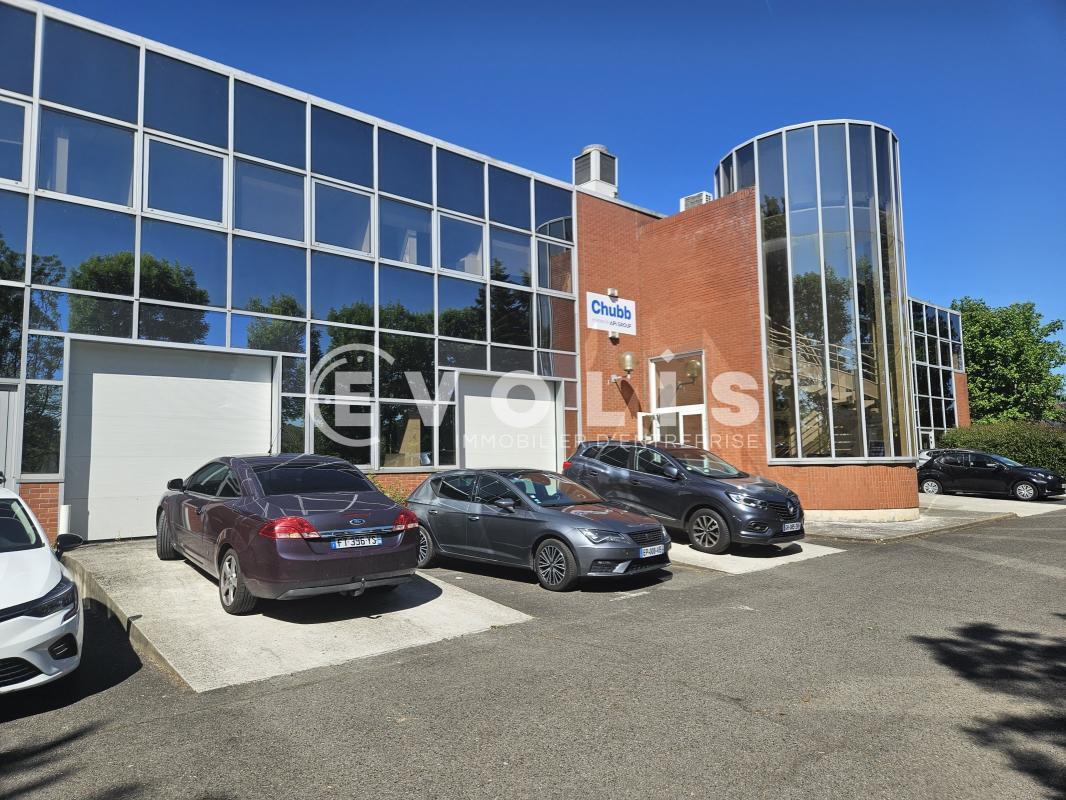 Flex in Les Ulis for lease Building Photo- Image 1 of 27