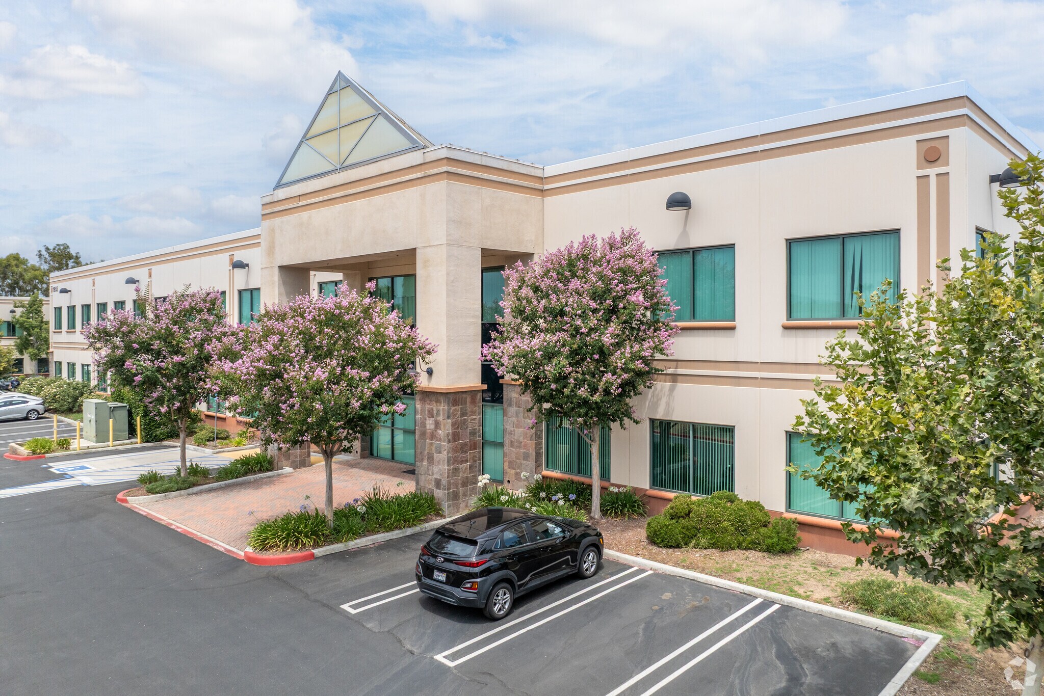 1955 Chicago Ave, Riverside, CA à louer Photo principale- Image 1 de 5