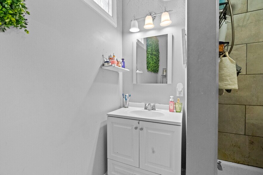 2096 Seneca St, Buffalo, NY à vendre - Photo du bâtiment - Image 3 de 12