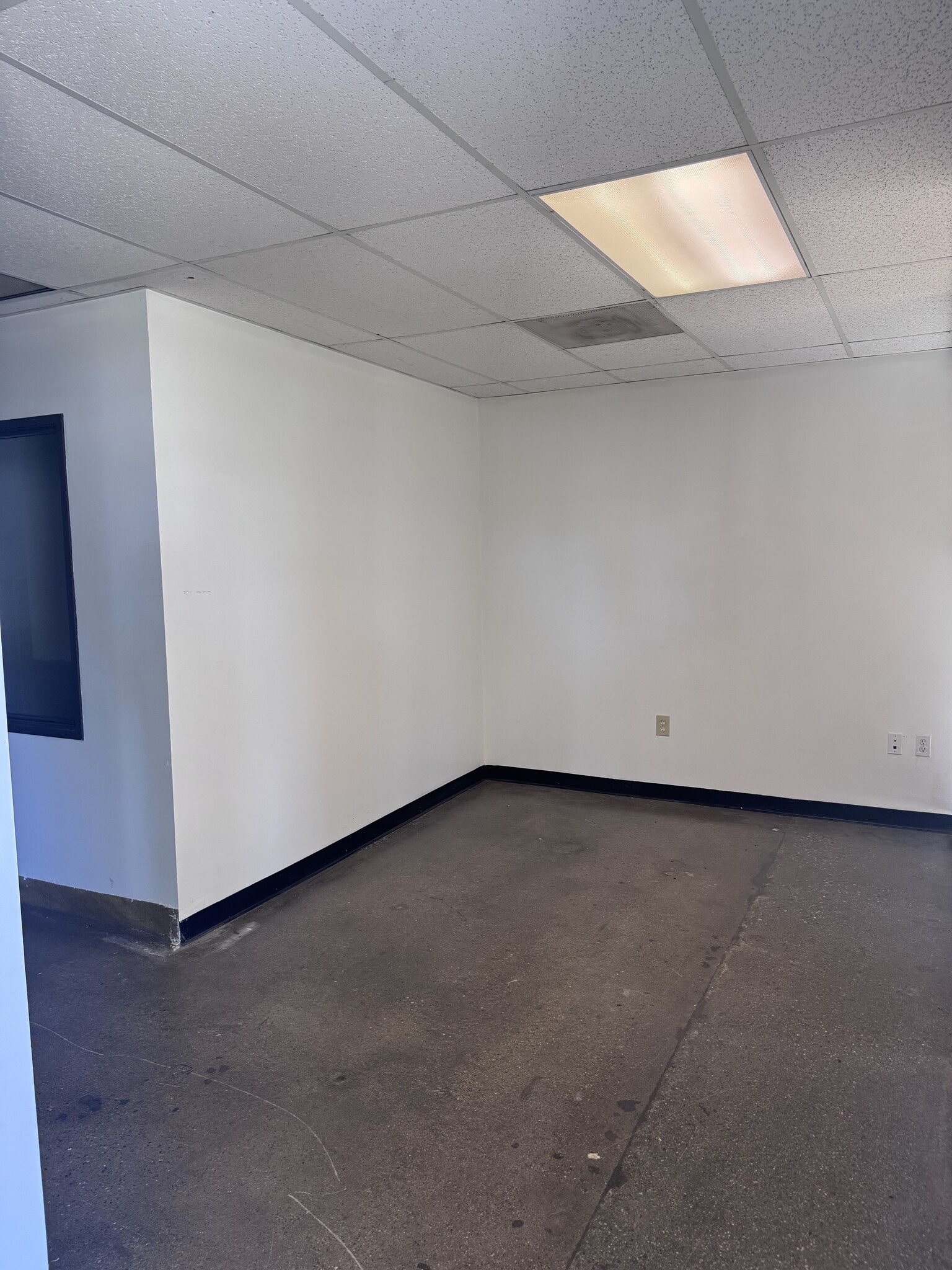 3360 Flair Dr, El Monte, CA à louer Photo intérieure- Image 1 de 8