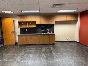 4370 W 109th St, Overland Park, KS à louer Photo intérieure- Image 2 de 4