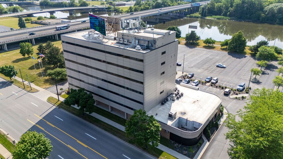 515 N Washington Ave, Saginaw, MI for lease - Building Photo - Image 3 of 13