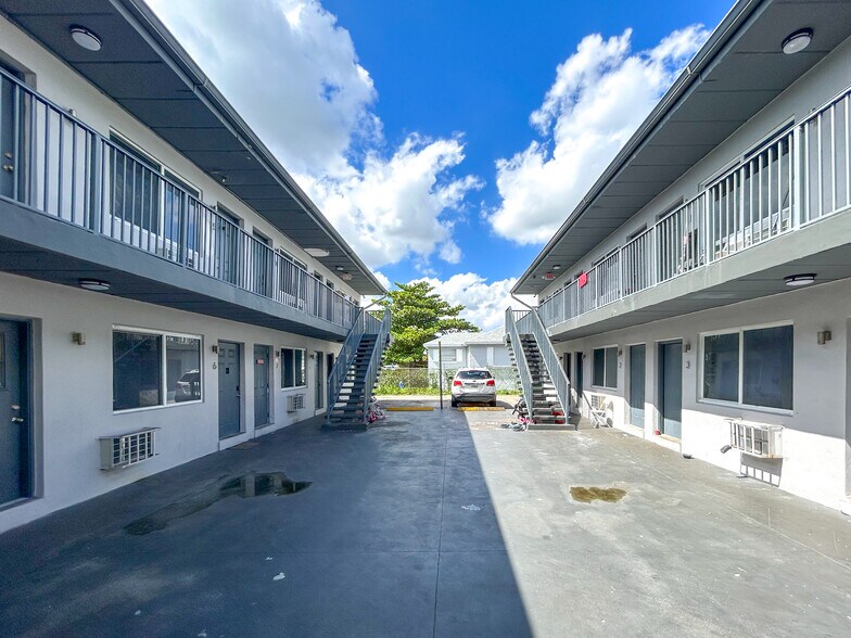734 NW 80th St, Miami, FL à vendre - Photo du bâtiment - Image 2 de 15