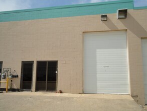 235 MacKay Cres, Wood Buffalo, AB à louer Photo du bâtiment- Image 1 de 13