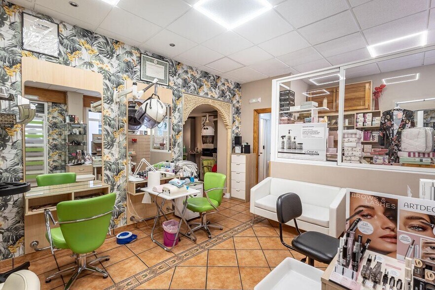 Retail in Granada, Granada for sale - Interior Photo - Image 2 of 15