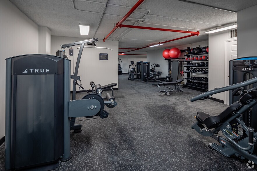 803 N 2nd St, Clarksville, TN à louer - Photo intérieure - Image 3 de 52