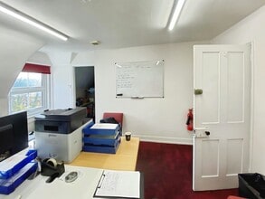 Eastcourt Ave, Reading for lease Interior Photo- Image 2 of 6