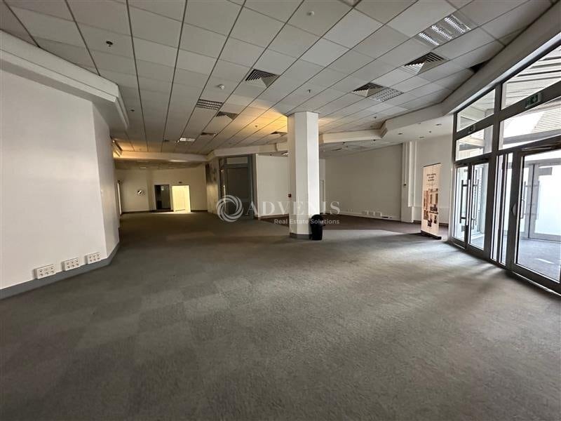 Retail in Noisy-le-Grand for lease Interior Photo- Image 1 of 7