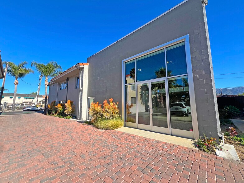 310 E Haley St, Santa Barbara, CA à louer - Photo du bâtiment - Image 2 de 15
