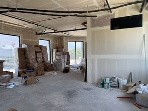 2956 E Colorado Blvd, Pasadena, CA for lease Interior Photo- Image 2 of 10