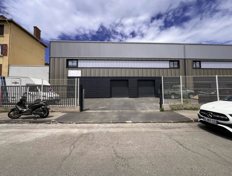Flex in Marseille for lease - Building Photo - Image 1 of 2