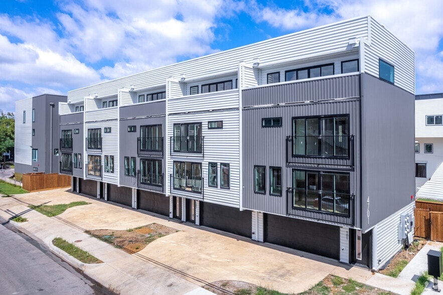 Residential Condo Buildings portfolio of 2 properties for sale on LoopNet.ca - Building Photo - Image 3 of 21