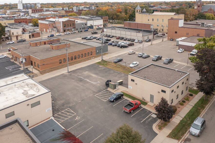 213 S Oak Ave, Owatonna, MN for sale - Building Photo - Image 3 of 25