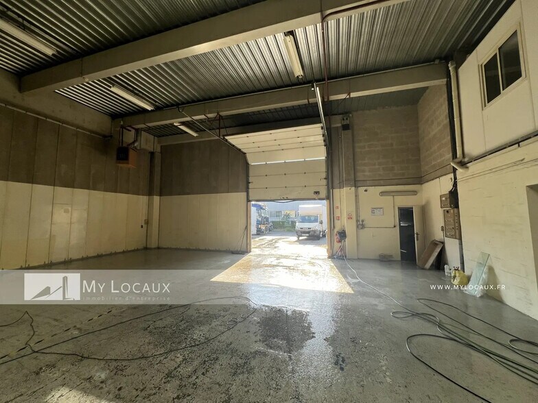 Flex in Argenteuil for lease - Interior Photo - Image 2 of 6