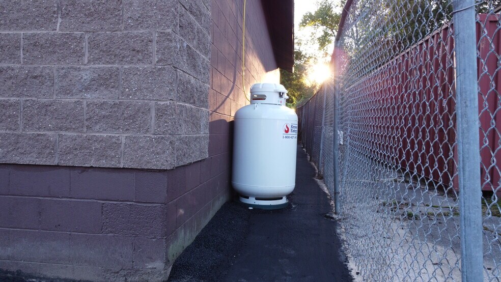 81 Cleveland Ave, Rutland, VT for sale - Building Photo - Image 2 of 5