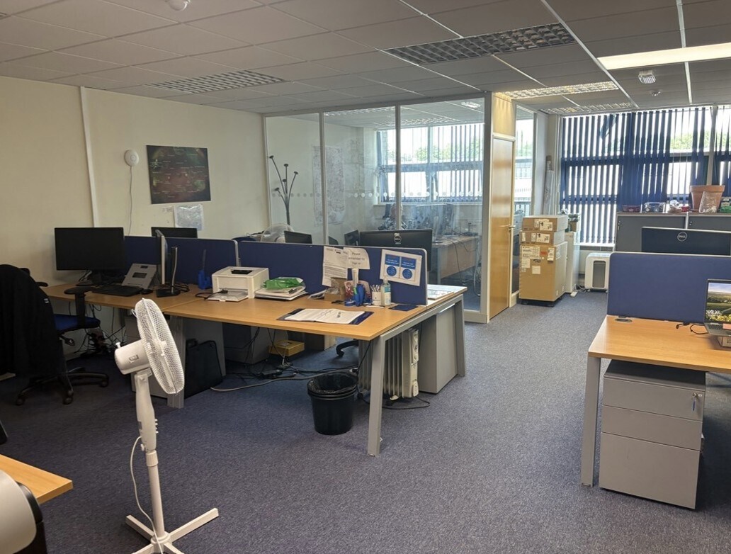 School Ln, Eastleigh for lease Interior Photo- Image 1 of 3