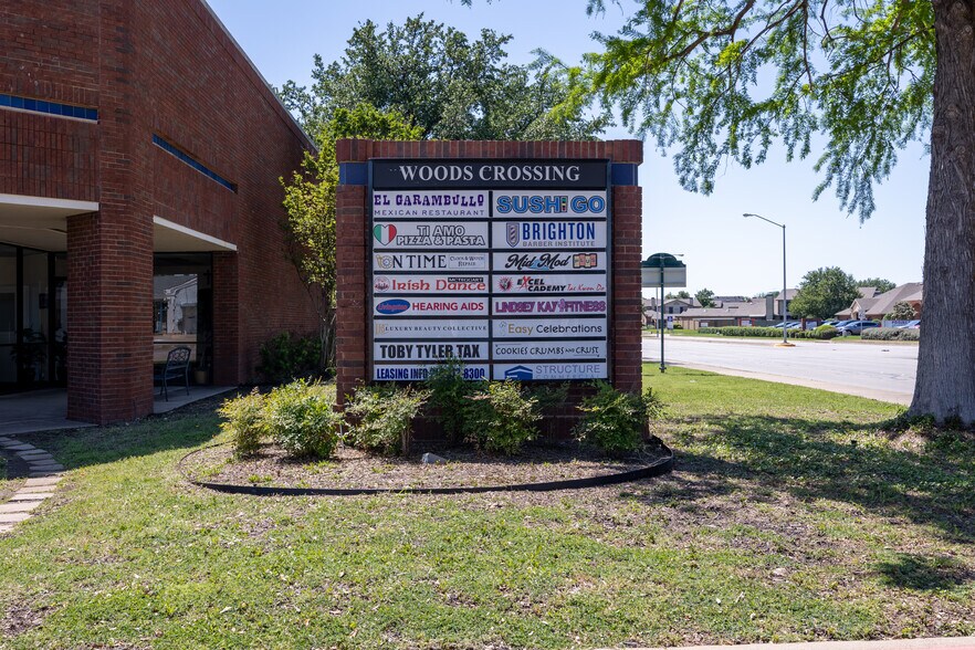 109-189 W Harwood Rd, Hurst, TX à louer - Photo du bâtiment - Image 2 de 18