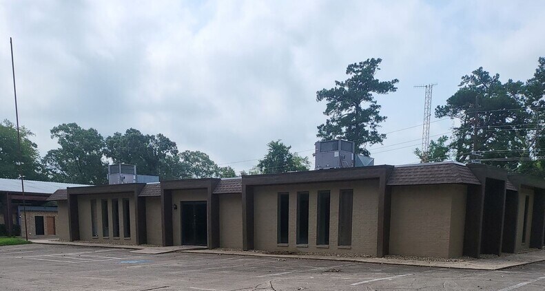 2019B S Henderson Blvd, Kilgore, TX à louer - Photo du bâtiment - Image 1 de 8