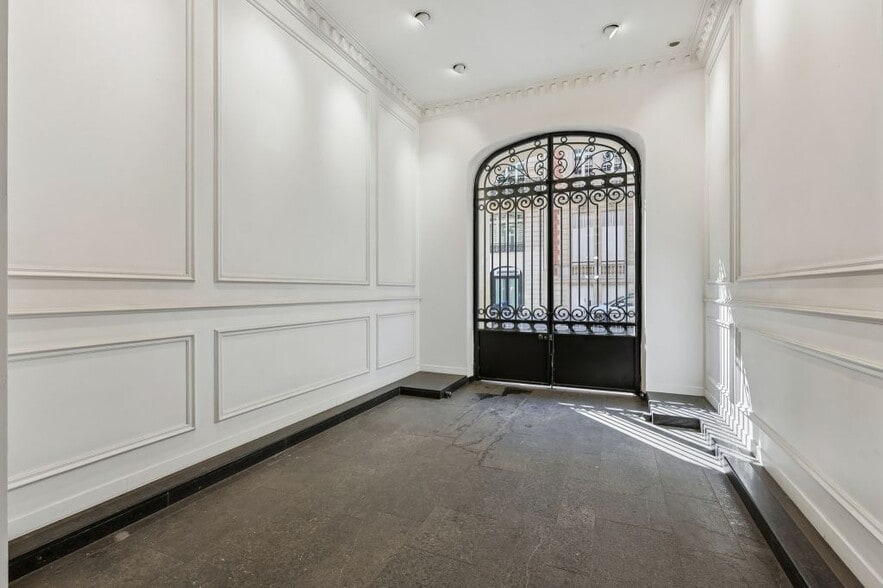 61 Rue Pierre Charron, Paris for lease - Lobby - Image 2 of 9