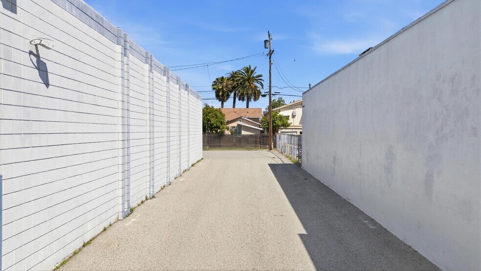 2268 Long Beach Blvd, Long Beach, CA à vendre - Photo du bâtiment - Image 3 de 44