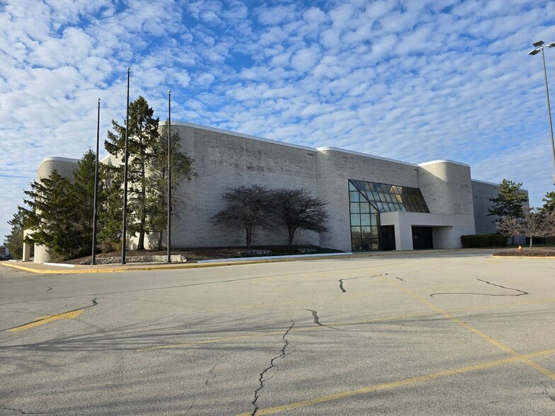 3340 Mall Loop Dr, Joliet, IL for sale - Building Photo - Image 3 of 49