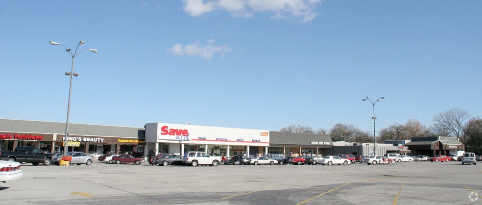 23-91 N Oaks Plz, Saint Louis, MO for lease - Building Photo - Image 2 of 18