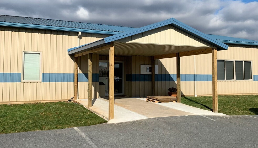 201 Sunset Blvd E, Chambersburg, PA for sale - Building Photo - Image 2 of 16