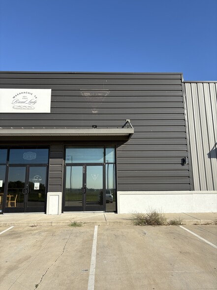 1010 Technology Way, Waxahachie, TX for lease - Building Photo - Image 3 of 17