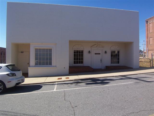 215 Church St, Lenoir, NC à louer - Photo du bâtiment - Image 2 de 62