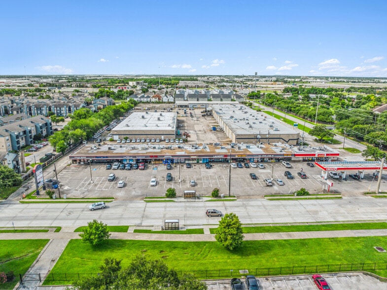 2110-2136 Holly Hall St, Houston, TX à vendre - Photo du bâtiment - Image 2 de 3